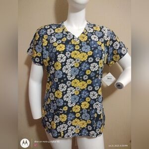 JDS‎ Uniforms Blue Floral Nurse Top
